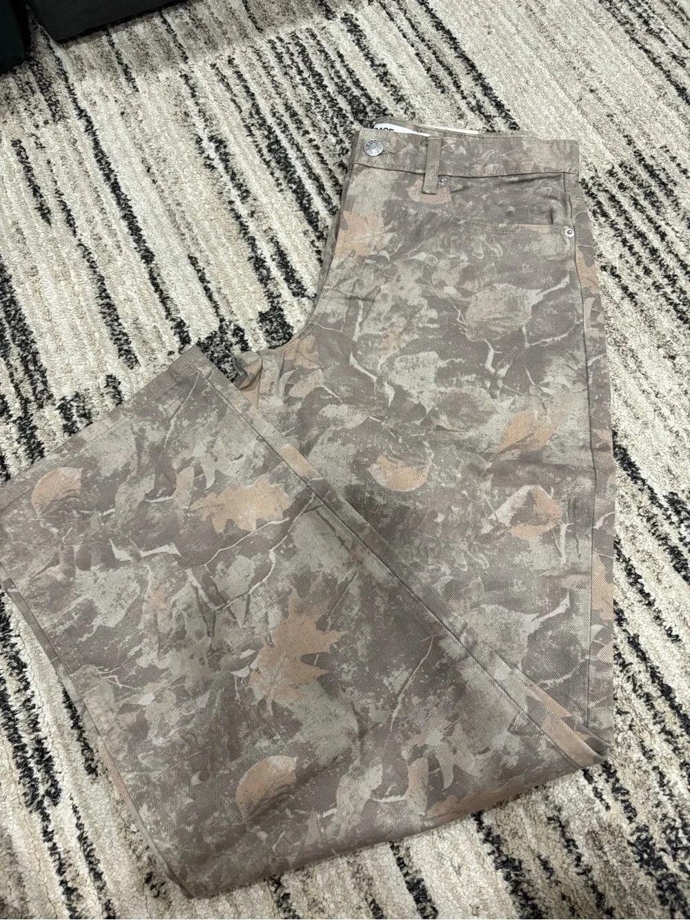 Garage Camo Low Rise Baggy Pants - Picture 3 of 6